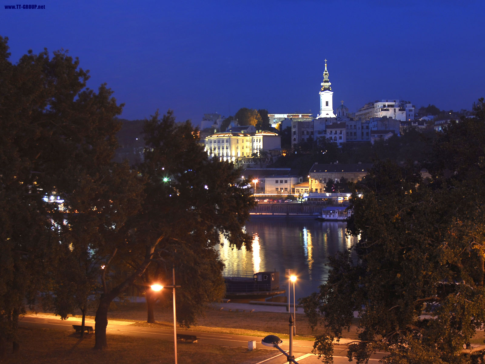 Pogled sa Brankovog mosta na Sabornu crkvu