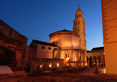 Nocna fotografija Katedrale Svetog Duje