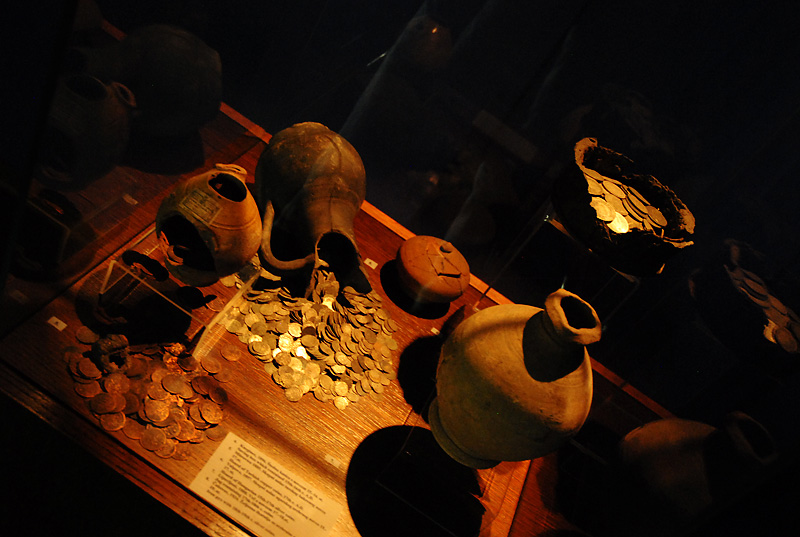 Egyptian exhibitions: Chains, Chain Bracelets,Chain Necklaces