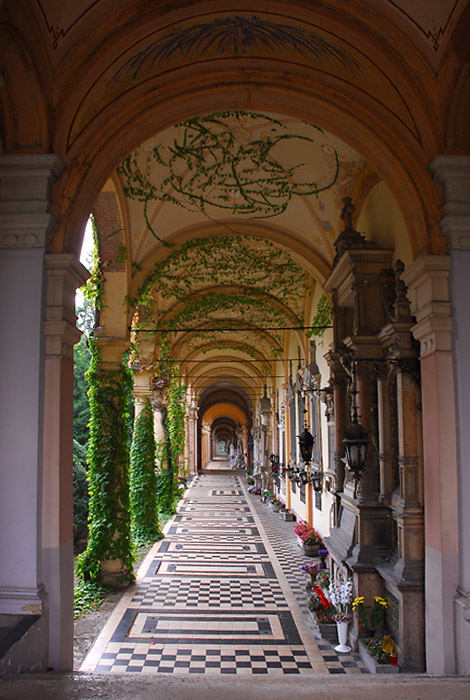 Arcades with domes Mirogoj Enter