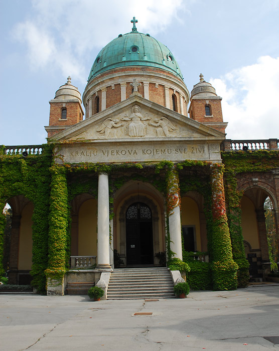 Park and cemetery Mirogoj Enter