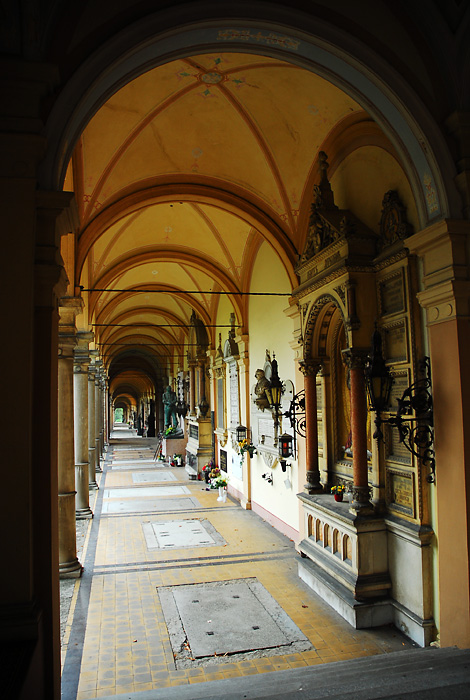 Arcades with domes Mirogoj Enter