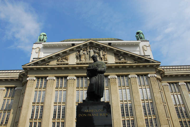 Zagreb photo guide - Croatia train building