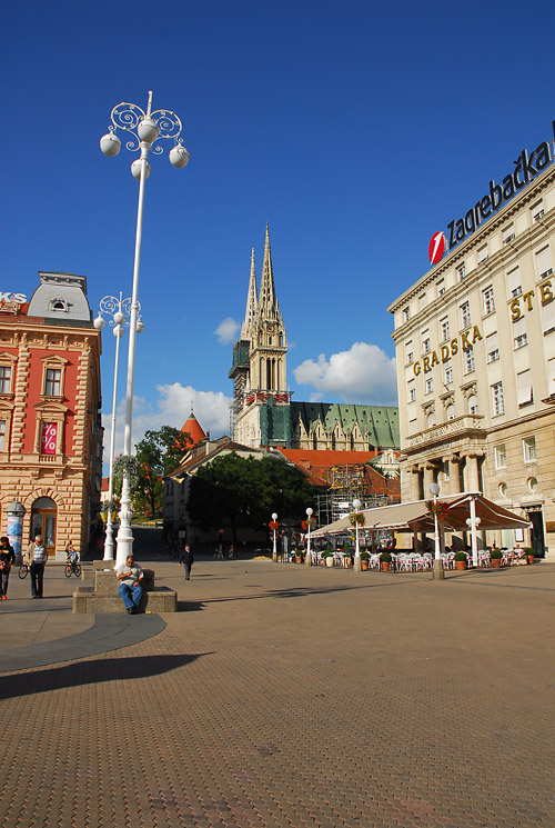 Trg Zagreb - Zagrebacka katedrala