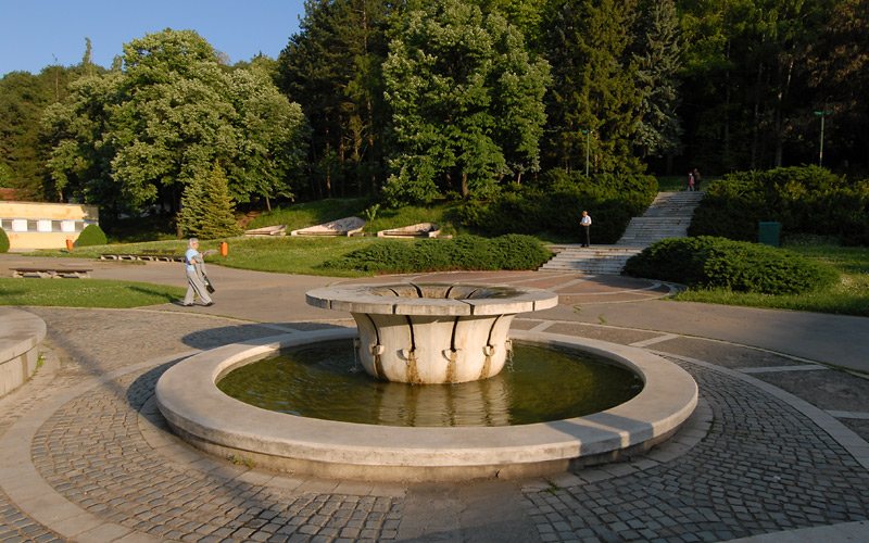 Fontana i šetalište u Niškoj Banji