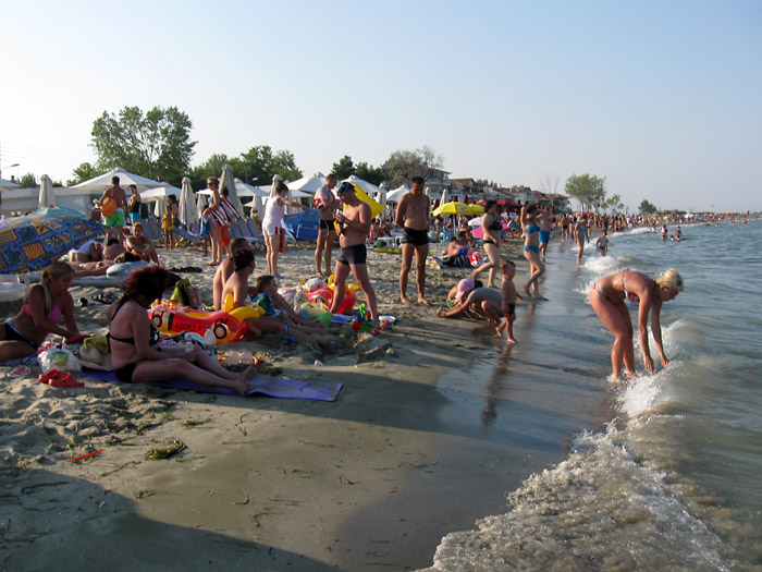 Kupanje na plaži u Paraliji