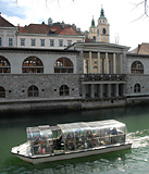 Ljubljanica-tourist-sheep.jpg