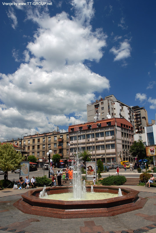 Vranje-centar-fontana.jpg