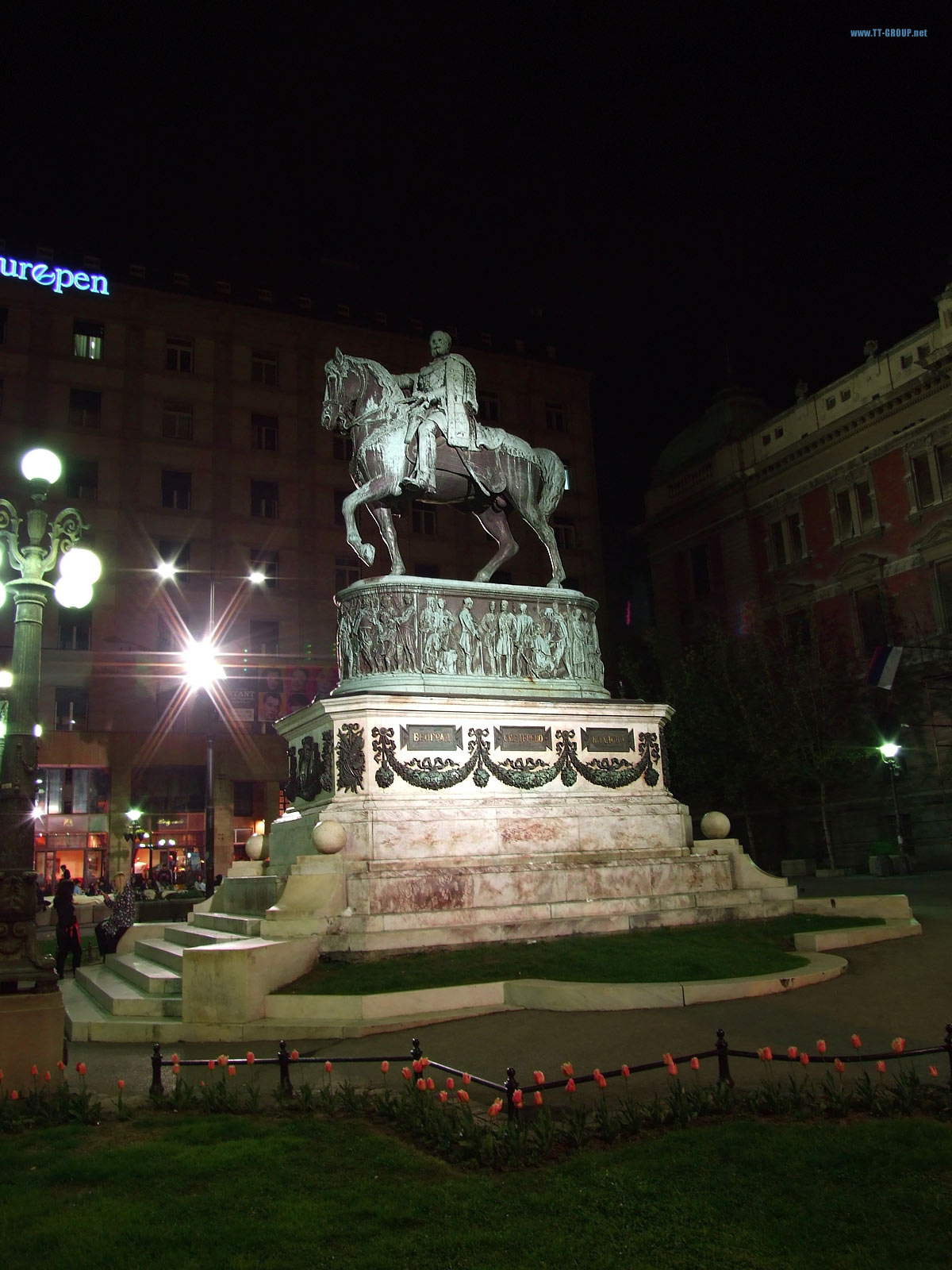 Knez Mihailo na konju, Trg Republike