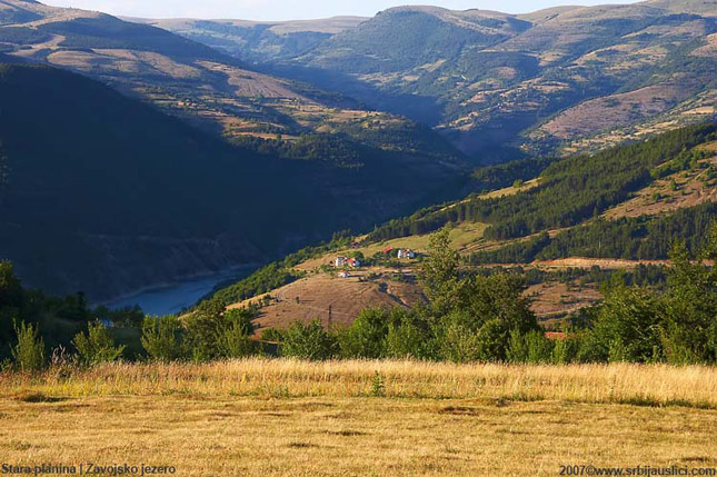 Pogled na Zavojsko jezero sa Stare planine