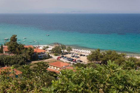 Afitos, panorama na plažu