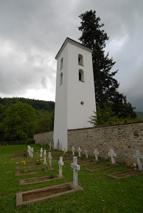 Zvonik i groblje