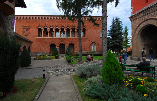 Službena zgrada u manastiru