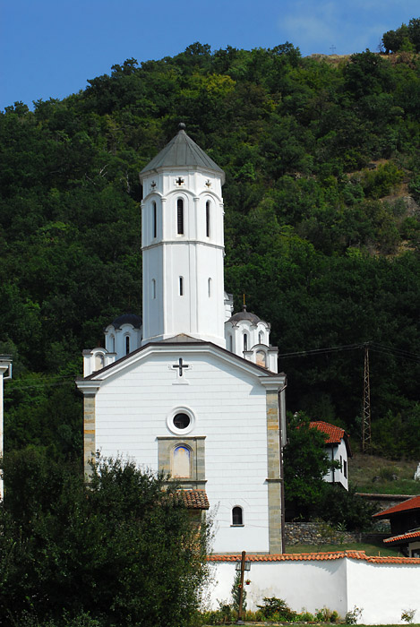 Manastir sa zadnje strane