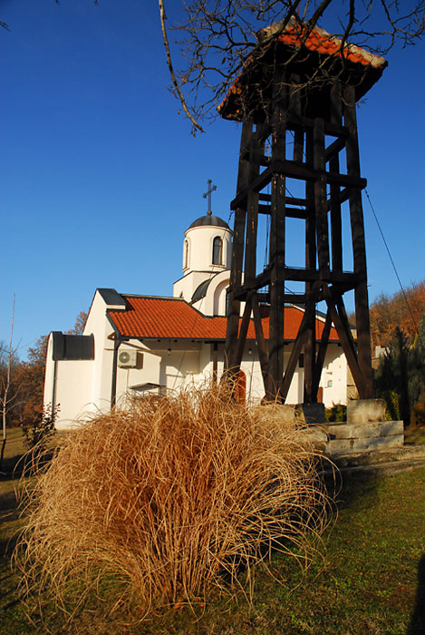 Zvonik pored crkve posvećenoj Svetom Stefanu