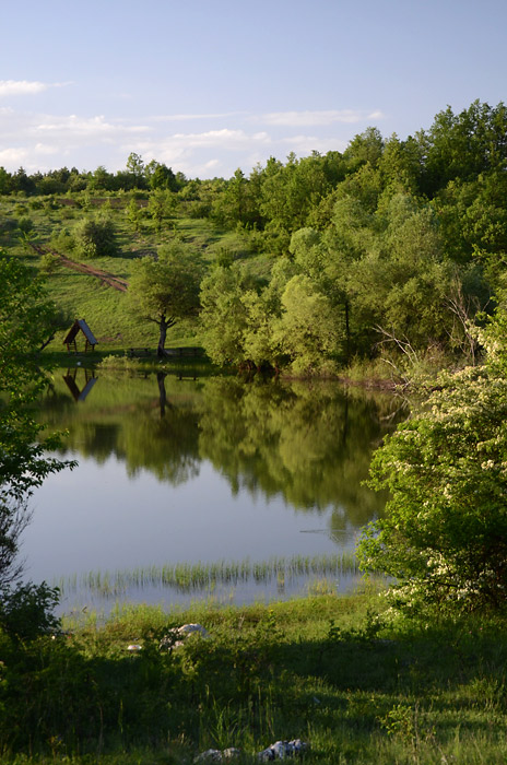 Ovo jezero se nalazi na oko 13 kilometara od Sokobanje