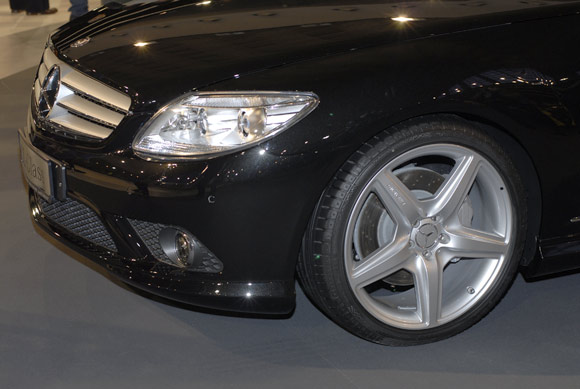 Mercedes sa strane