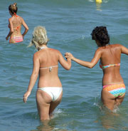 Devojke na plazi u Nesebru