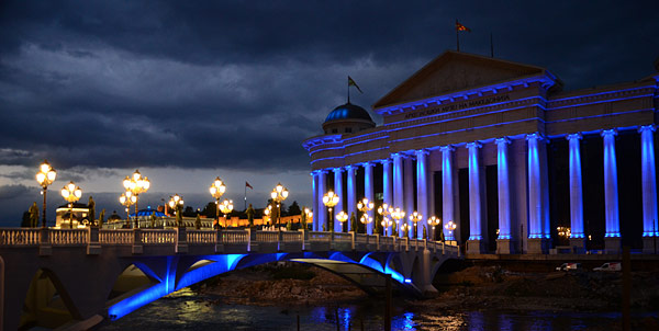 A kada padne noć u Skoplju