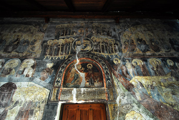 Freske iznad ulaza