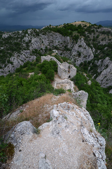 Portret sa vrha, Rtanj u daljini