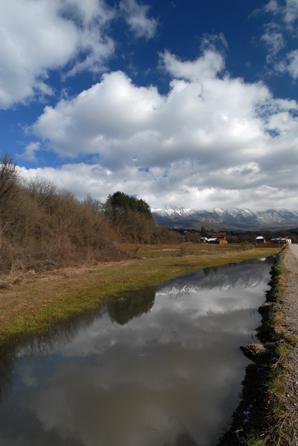 Kroz Zaplanje. Suva planina u vodi.