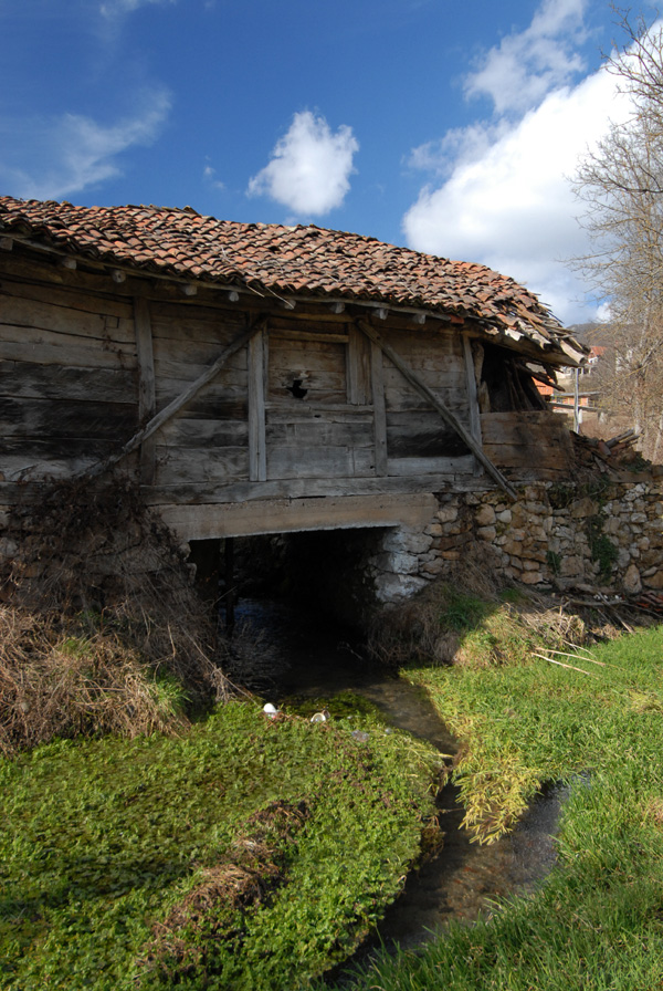 Žubor voda žuborila