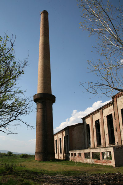 Dimnjak fabrike u Sukovu