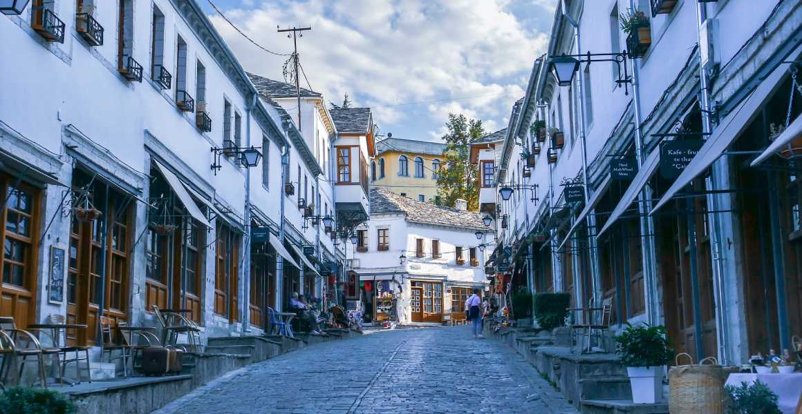 Albanija